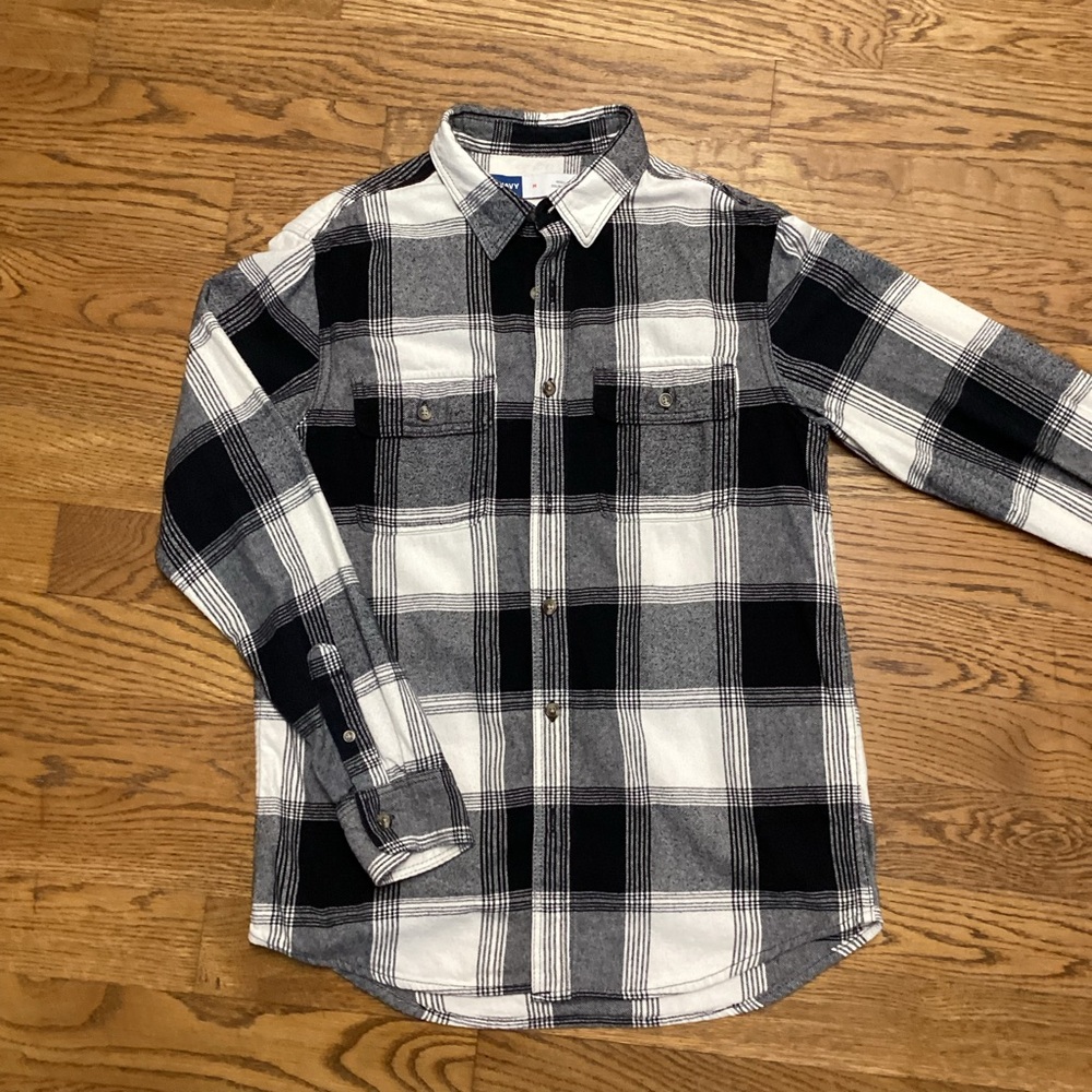 Old Navy Black Buffalo flannel shirt. Size Medium